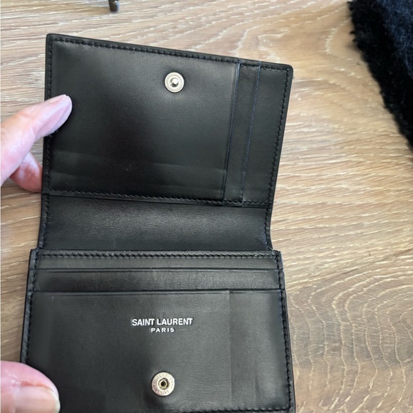 Yves Saint Laurent Black Leather women’s wallet - Picture 11 of 12